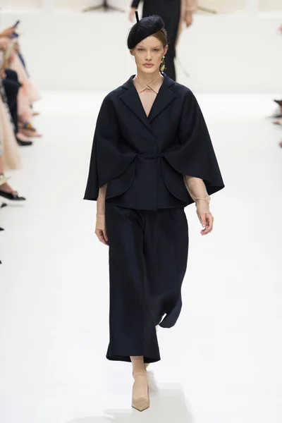 Look 30
